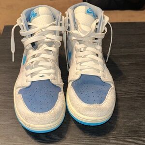 Nike Mens White and Light Blue Sneakers.Jordan Zoom Air Cmft